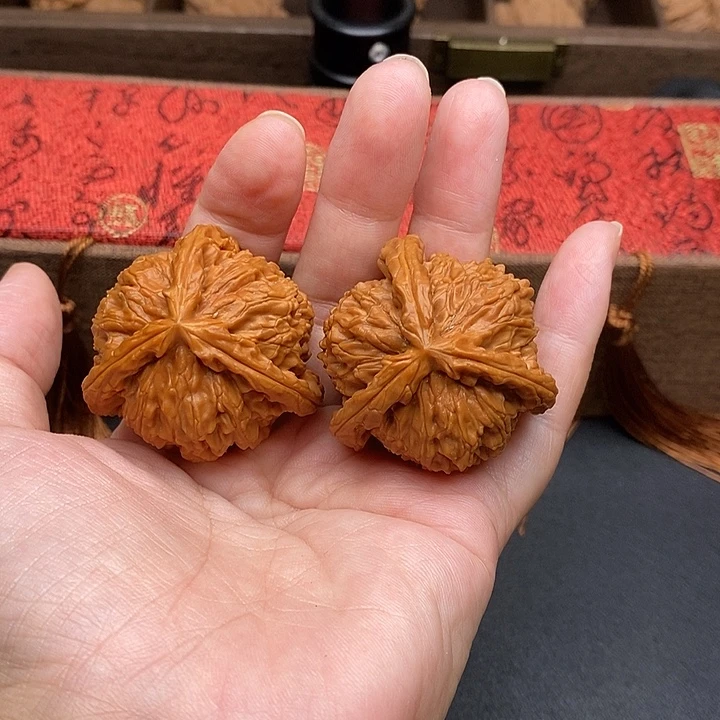 文玩核桃把件白奔