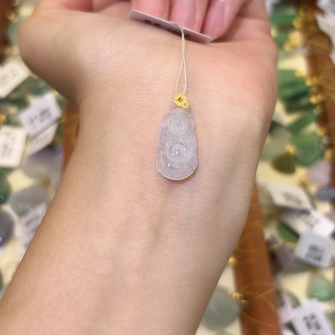 徒***琥翡翠18K金镶嵌颈饰财神