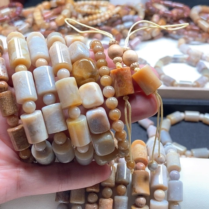 浮****硅化珊瑚（珊瑚玉）未镶嵌颈饰