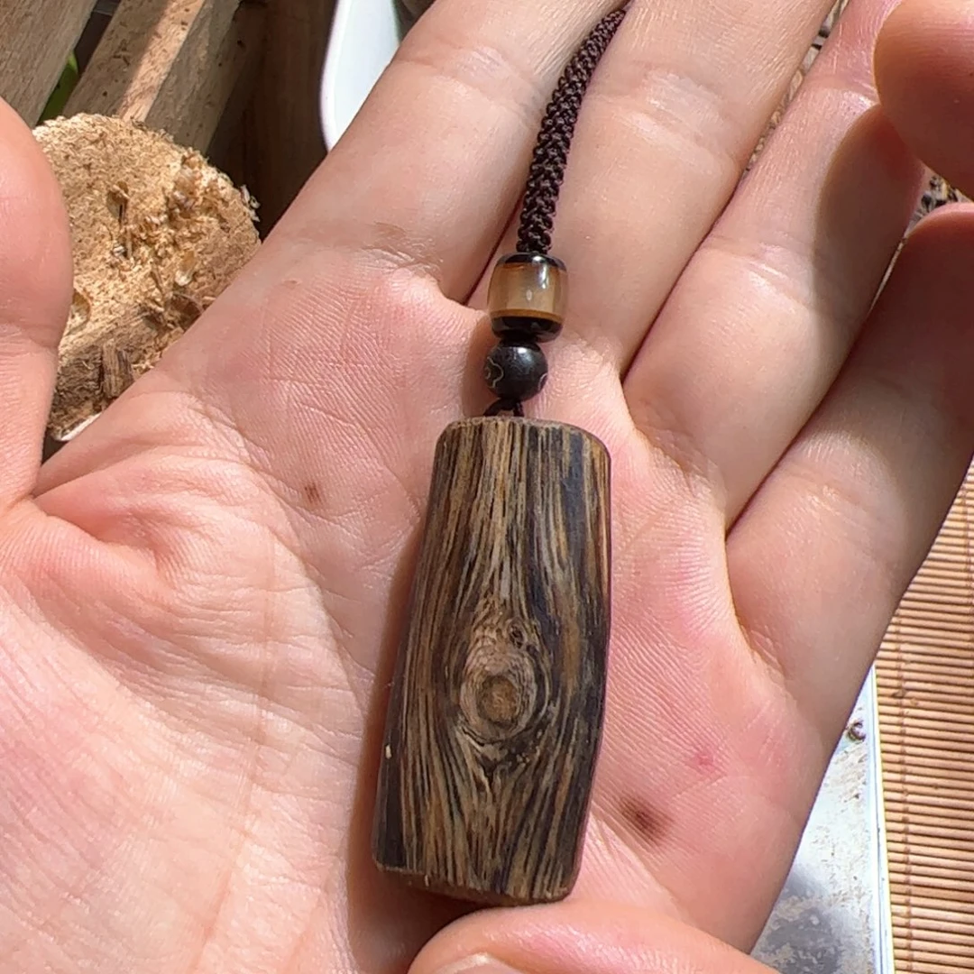 沉香碎屑沉香白棋素牌5.2克