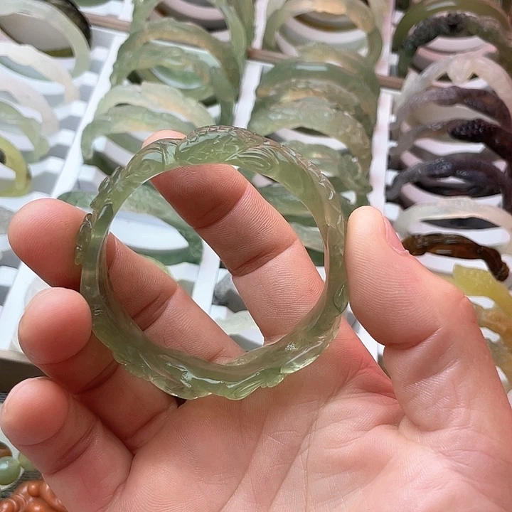 蛇纹石玉手镯未镶嵌