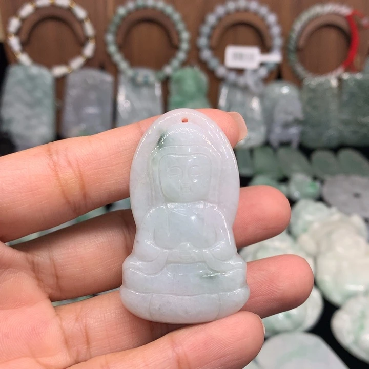 颈饰未镶嵌翡翠微瑕