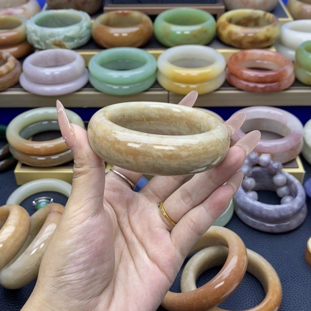 无非金属佘太翠手镯