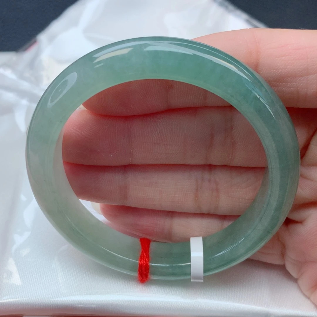 翡翠未镶嵌手镯51.2圈 细糯化起胶湖水绿渐变色有长纹