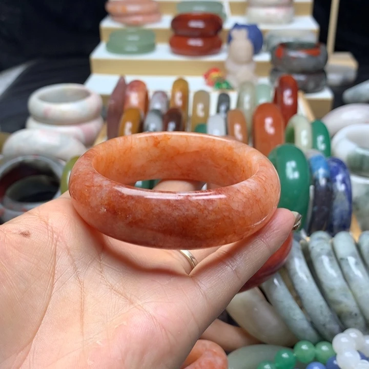 未镶嵌手镯石英质玉?**?