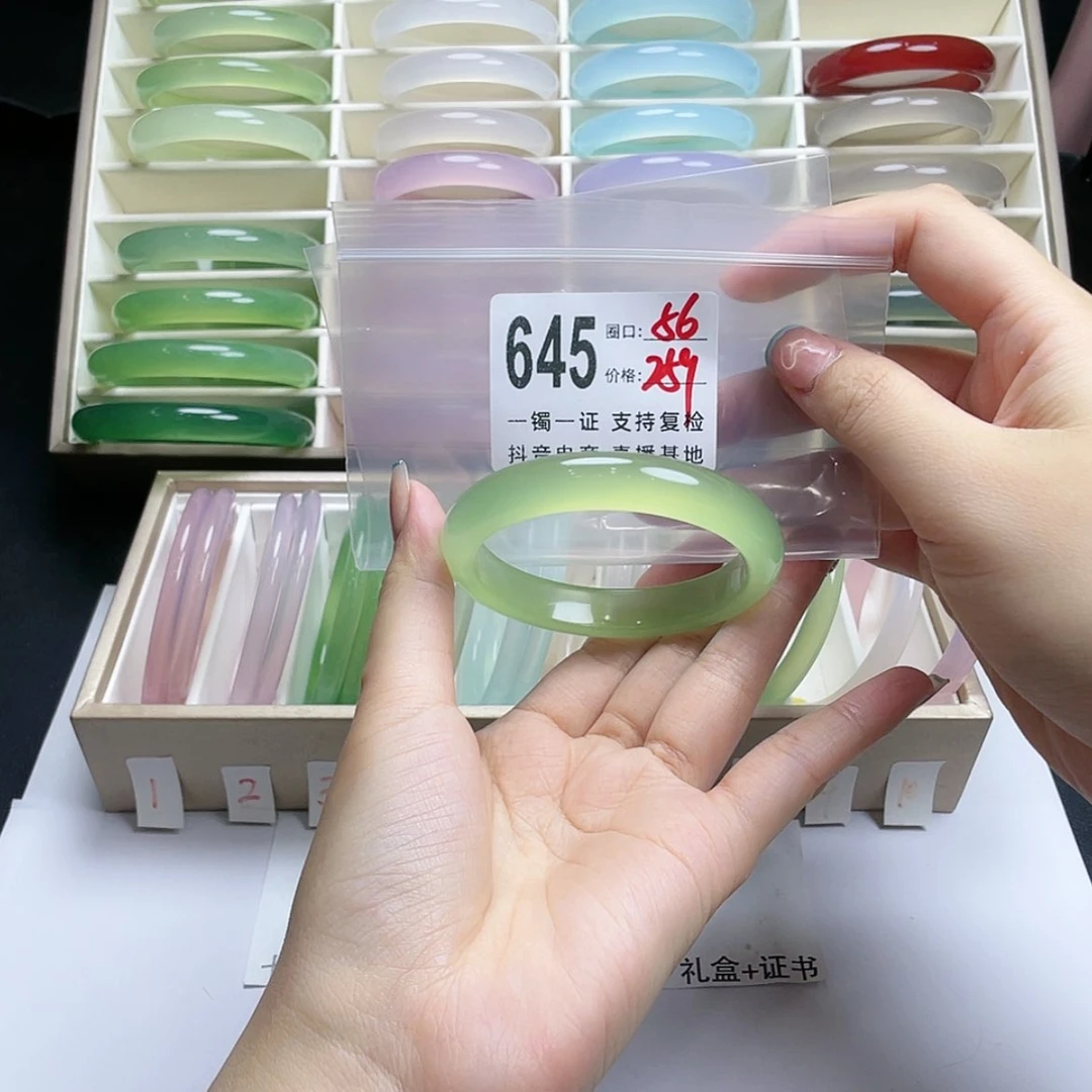 【闪购商品】玛瑙/玉髓手镯未镶嵌缇*