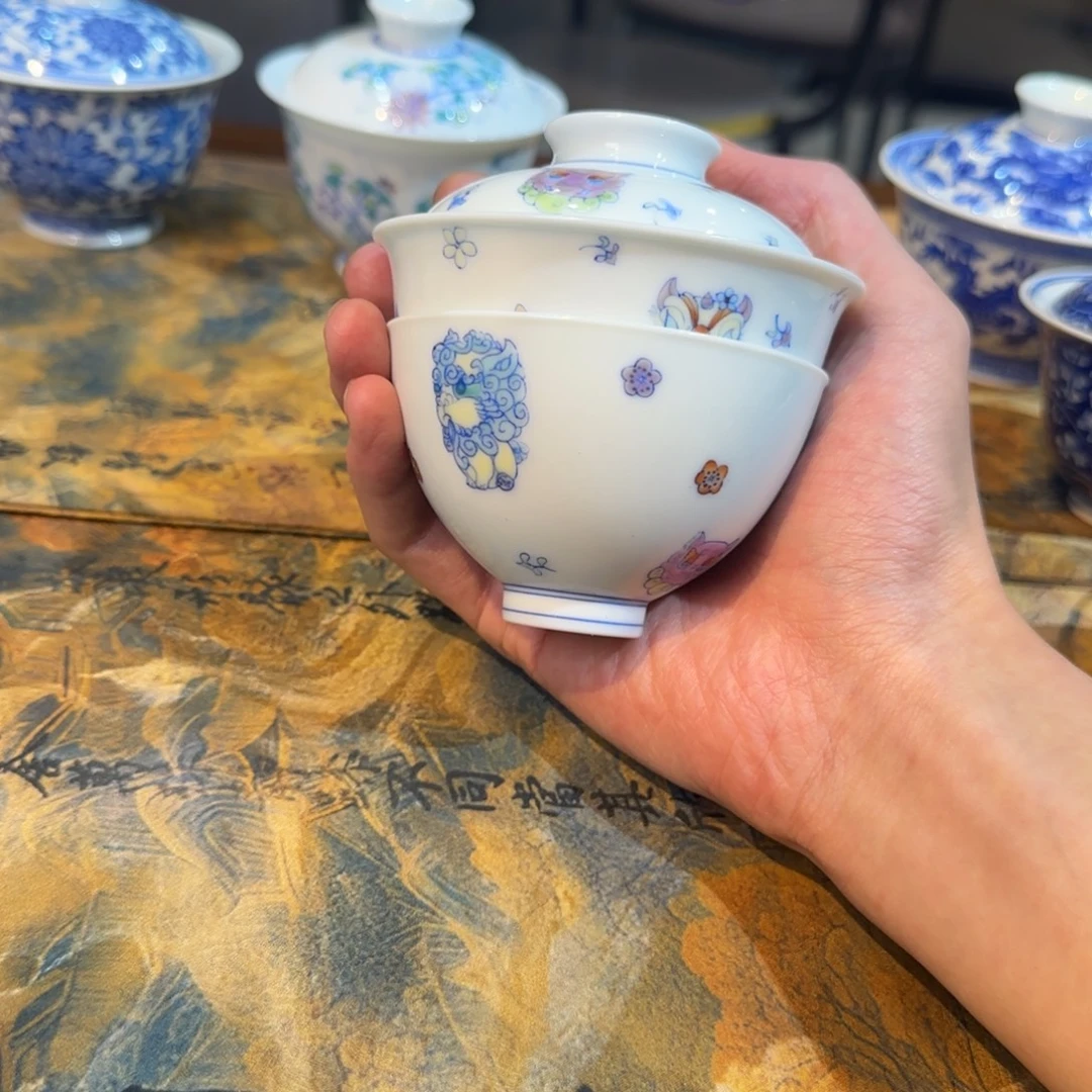 董***羊明逸堂斗彩小狮子盖碗.杯