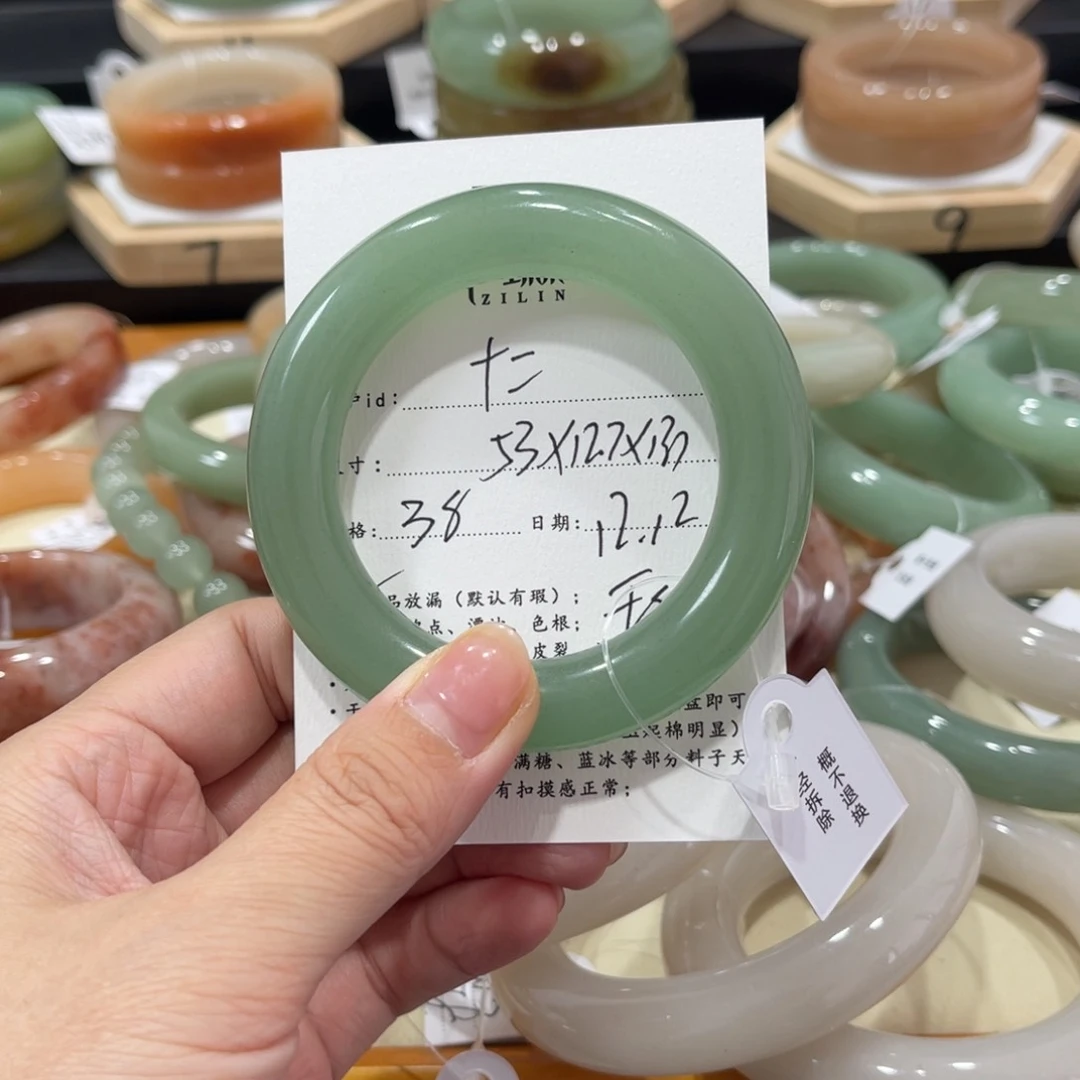 未镶嵌手镯石英质玉十**•