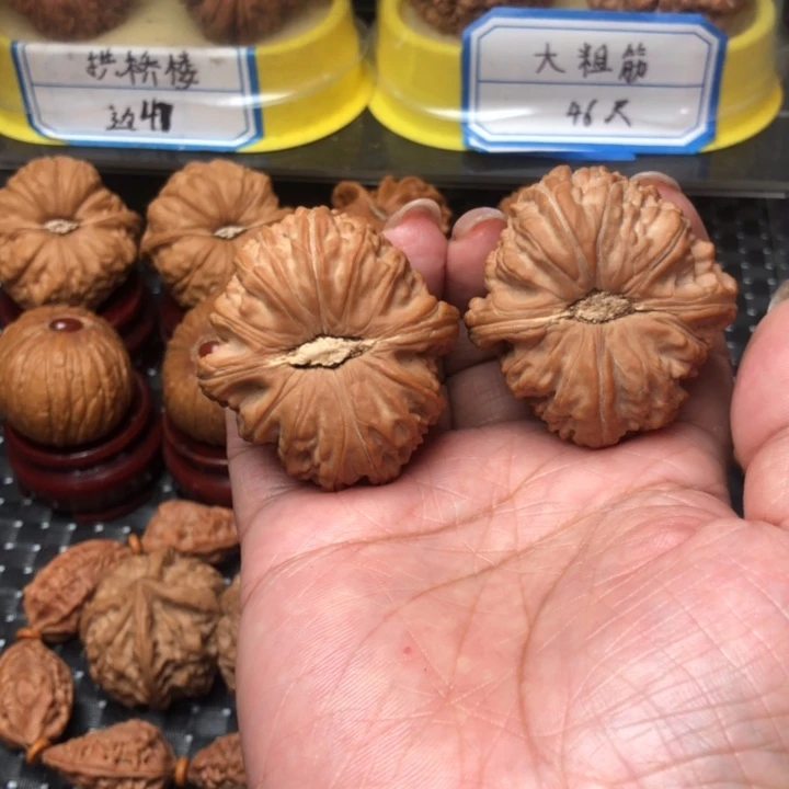 文玩核桃把件事***做白狮子