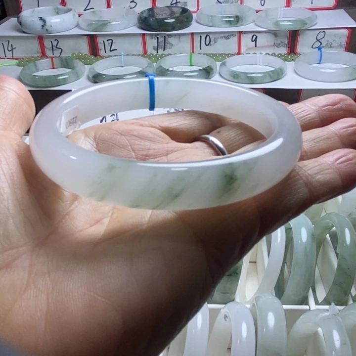 石英岩玉未镶嵌手镯