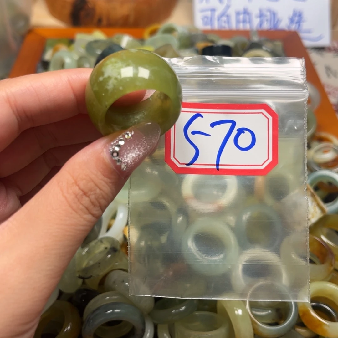 那***年蛇纹石玉未镶嵌珠宝奇石