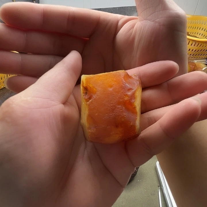 灰***哥定制琥珀未镶嵌纯天然蜜蜡吊坠