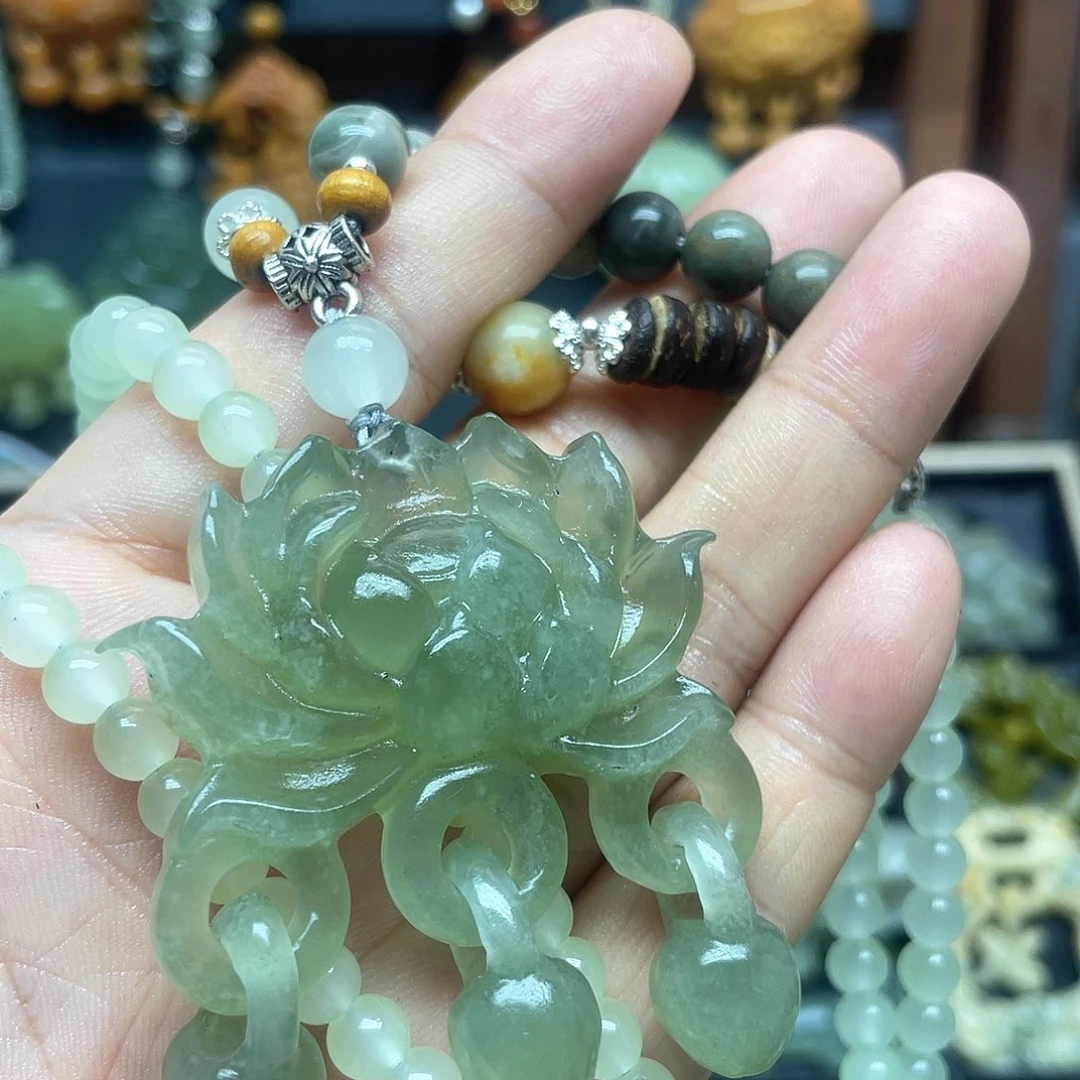 海***话未镶嵌蛇纹石玉颈饰