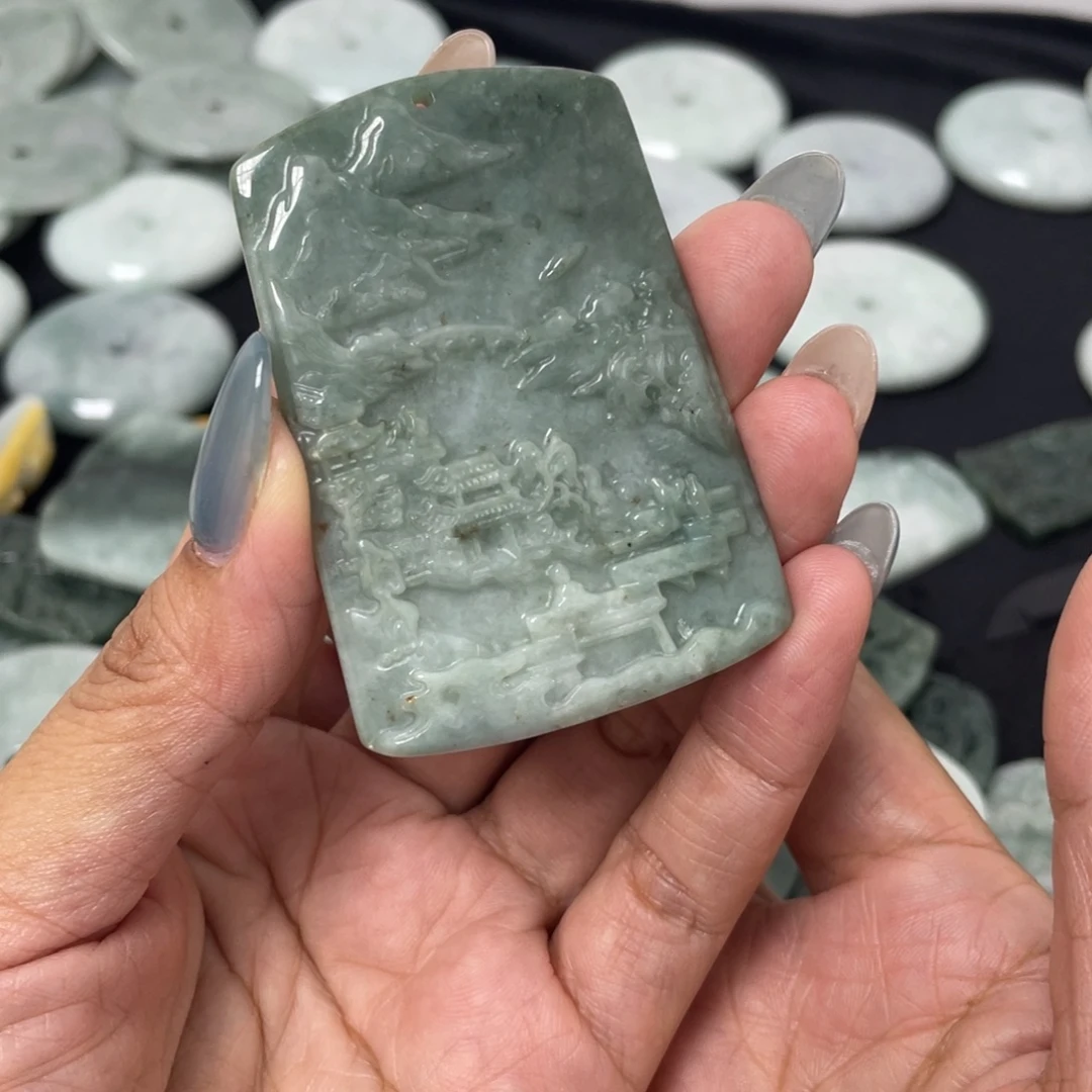 翡翠未镶嵌颈饰山水