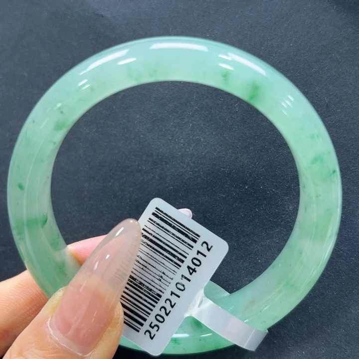未镶嵌手镯石英质玉（非洲翠）