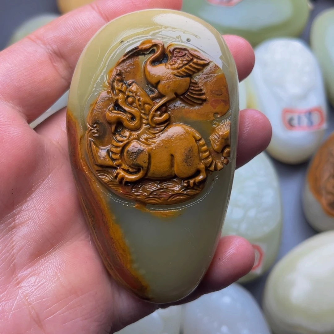 石材方解石手把件独占鳌头