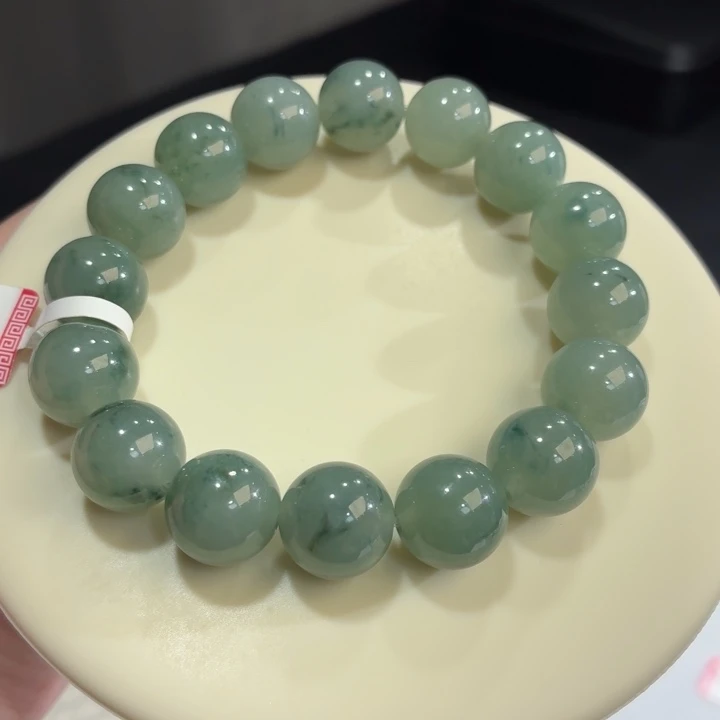 A***T翡翠未镶嵌手链冰胶绿底飘花卡13.5