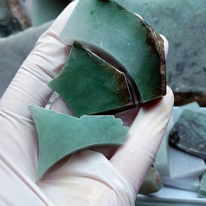 翡翠颈饰未镶嵌缅甸翡翠A货边角