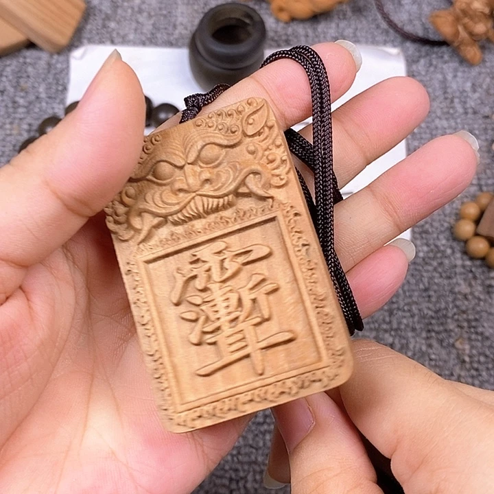 无事牌檀香木老山檀雕刻雨渐耳吊坠