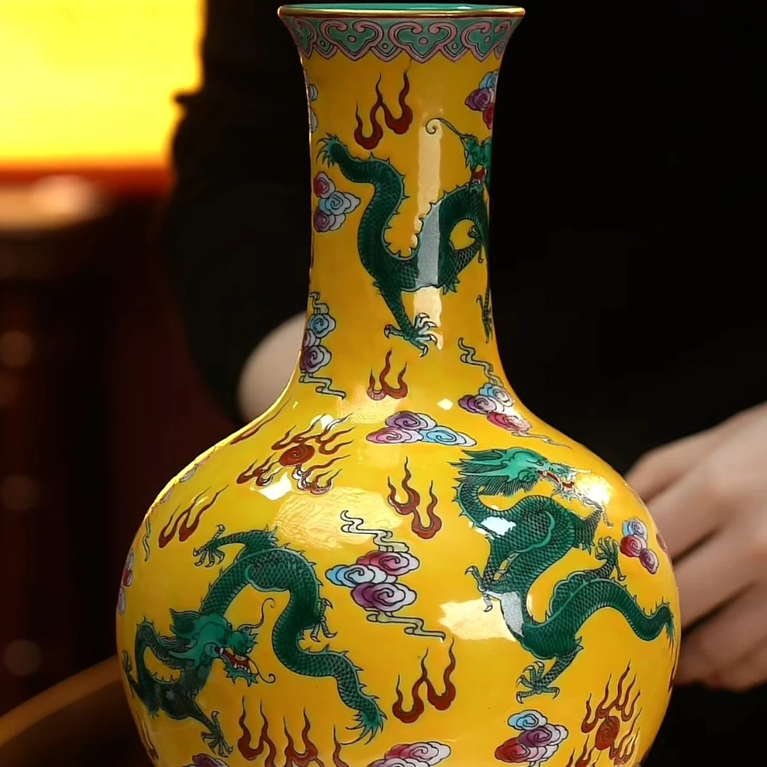 F黄地粉彩五龙纹玉堂春瓶