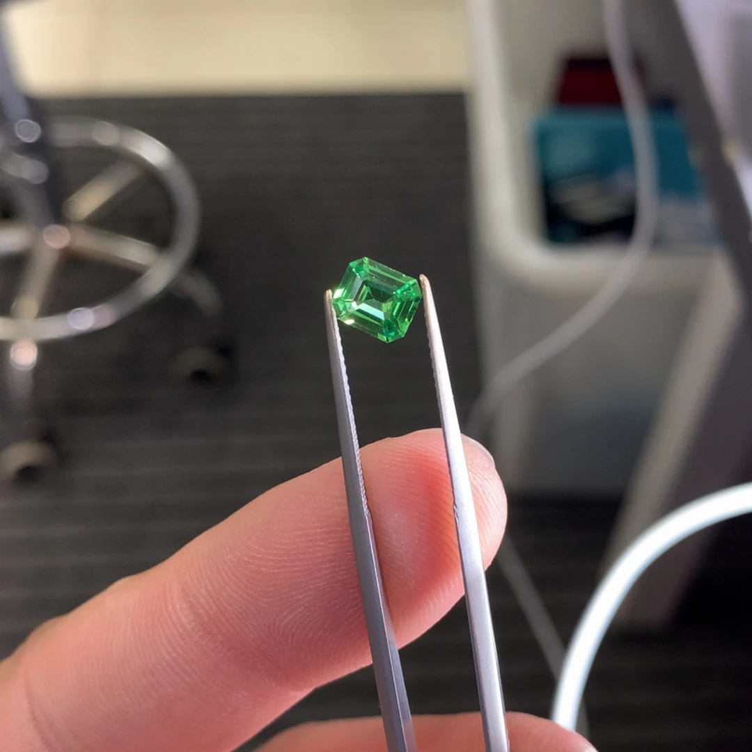 石榴石（沙弗莱）裸石未镶嵌1.04克拉沙弗莱