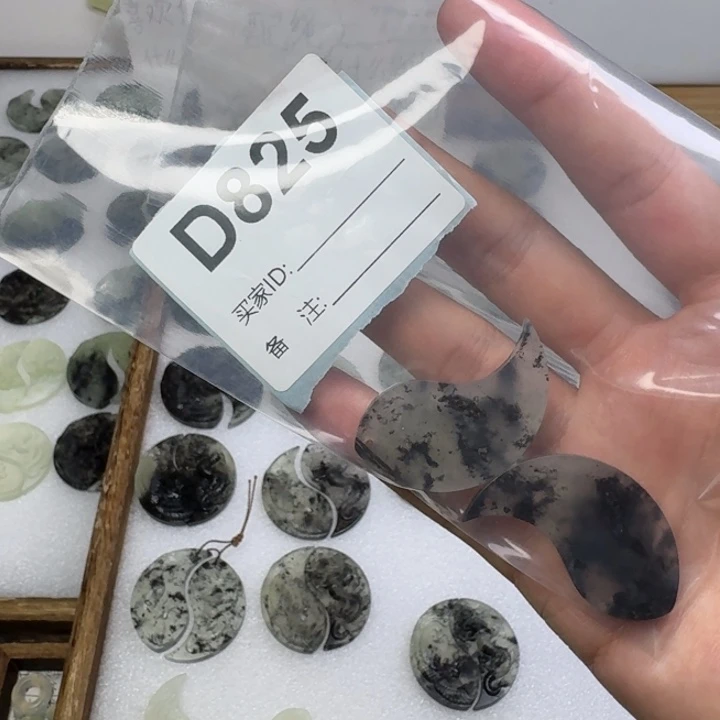 乔***^未镶嵌蛇纹石玉项链