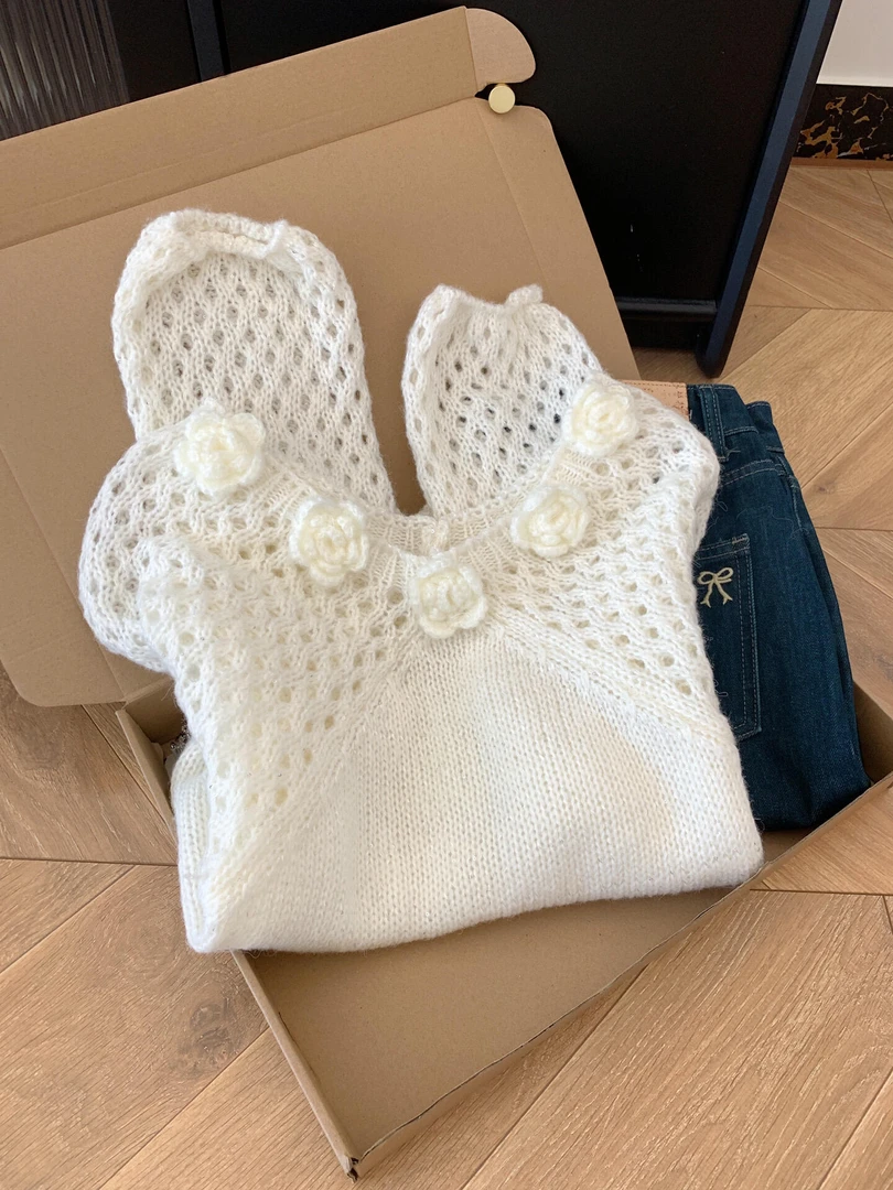 温柔风白色镂空手工立体花朵毛衣女秋冬甜美气质慵懒风针织衫上衣