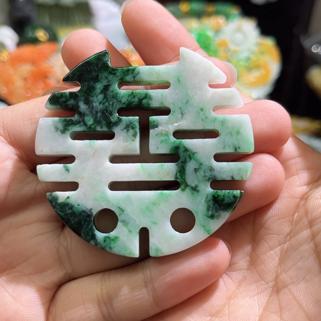 翡翠未镶嵌颈饰待编织