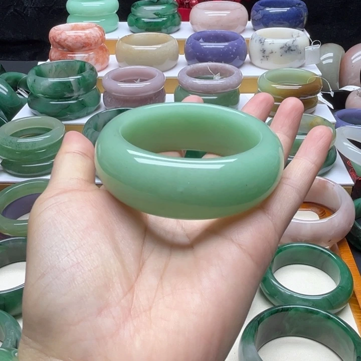 石英质玉（非洲翠）未镶嵌手镯