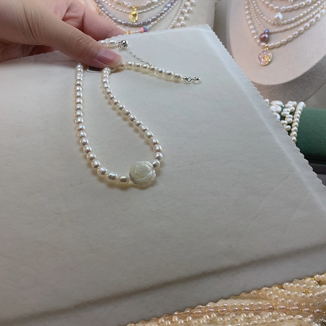 合金淡水珍珠玫瑰项链