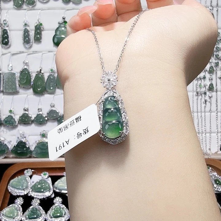 你****翡翠未镶嵌颈饰翡翠