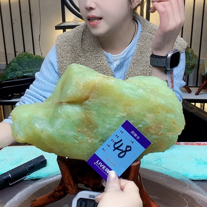 大***模蛇纹石玉未镶嵌原石