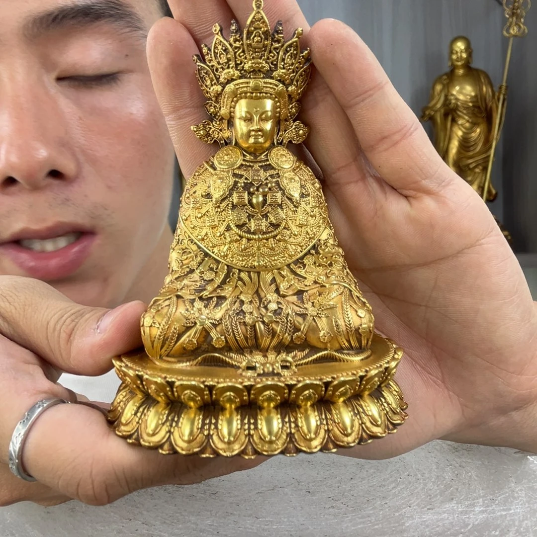 且***月的造型和造型都很精美