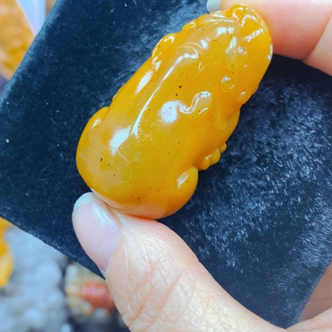 未镶嵌石英质玉（黄龙玉）颈饰