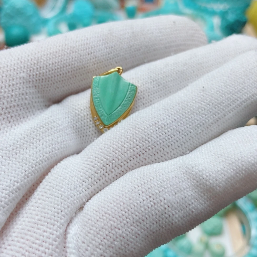 绿松石18K金镶嵌吊坠