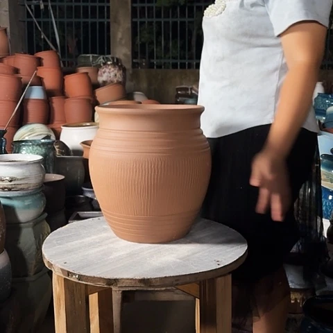 口25高30瑕疵底部鼓包。