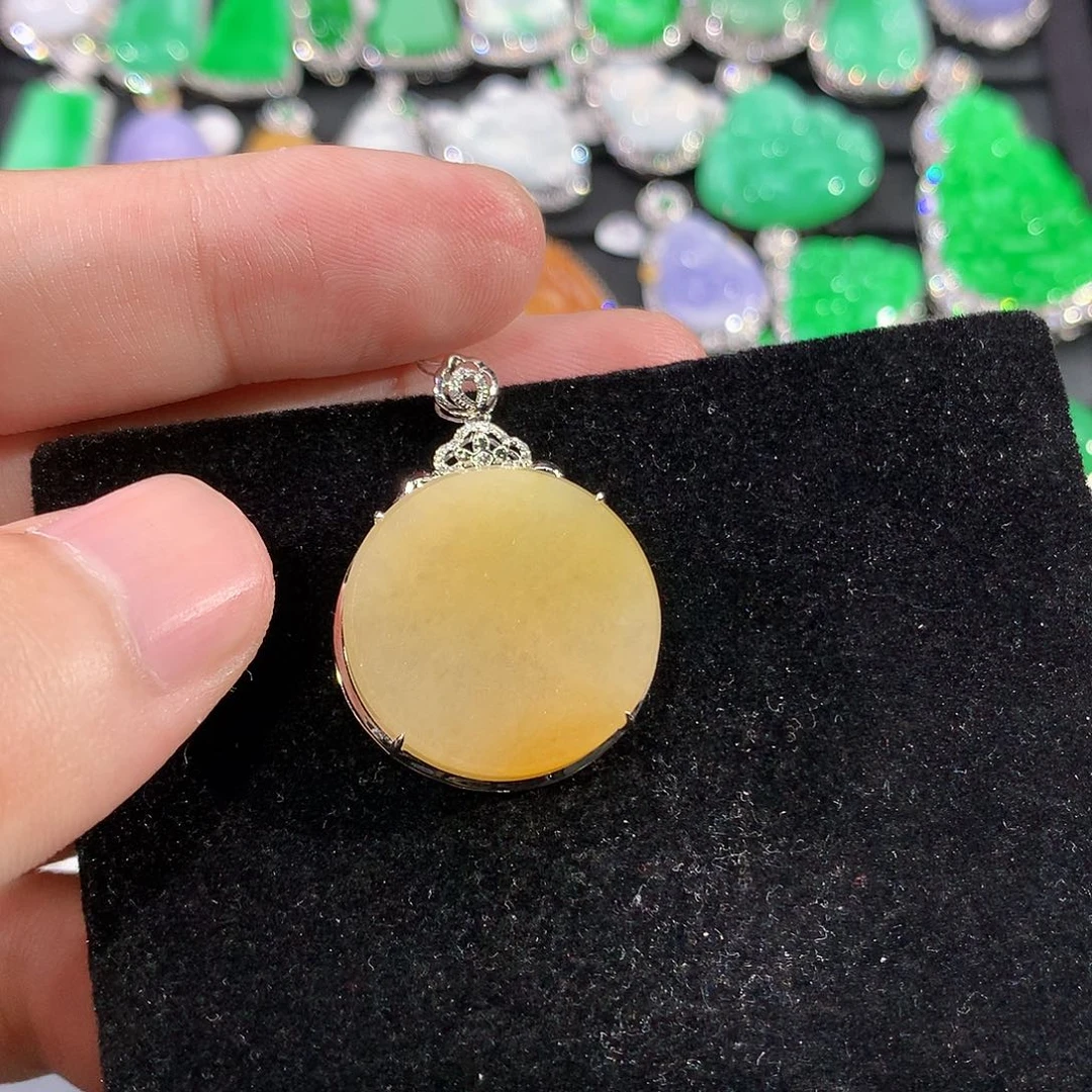 翡翠18K金镶嵌颈饰