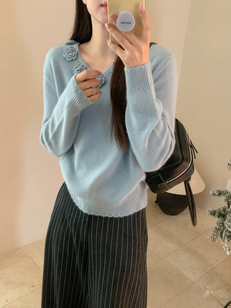 【678817】冬季新款獭马绒+珠片花朵鸡心领针织衫