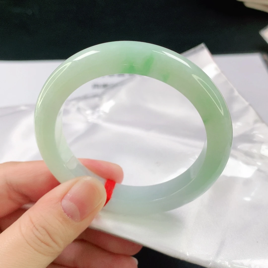 翡翠手镯未镶嵌52-53圈