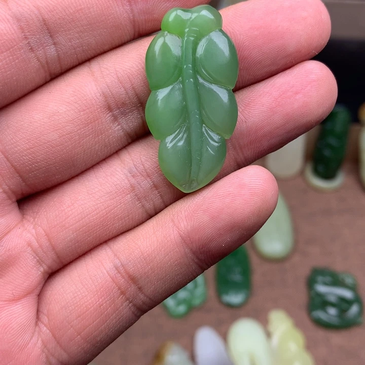 花****颈饰未镶嵌和田玉