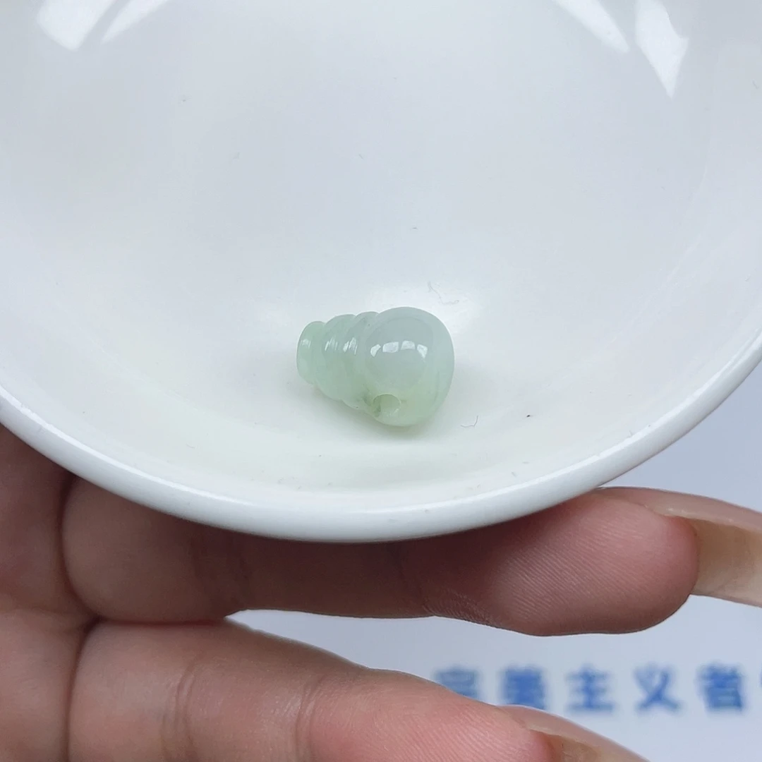 翡翠散珠翡翠三通1颗