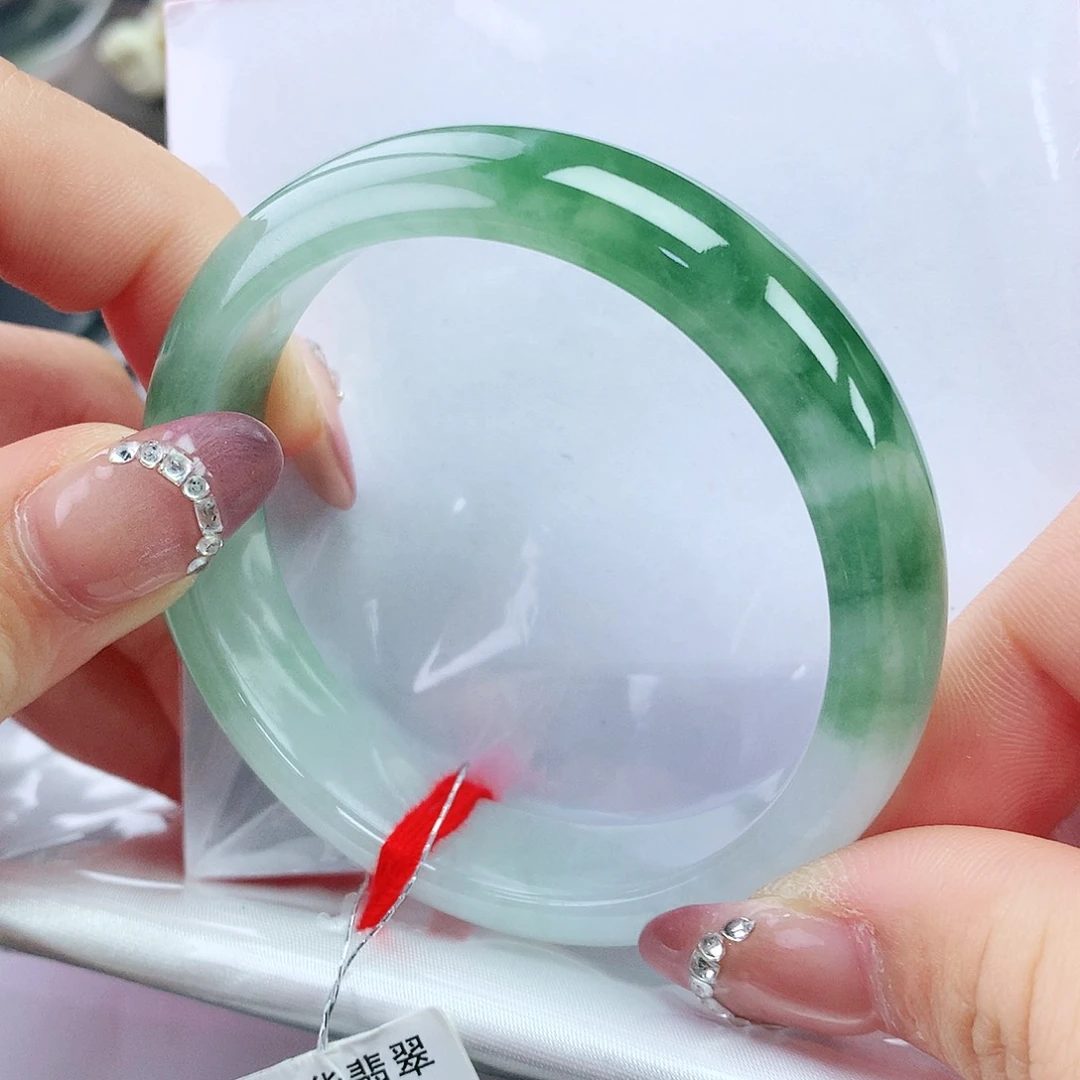 翡翠手镯未镶嵌52圈