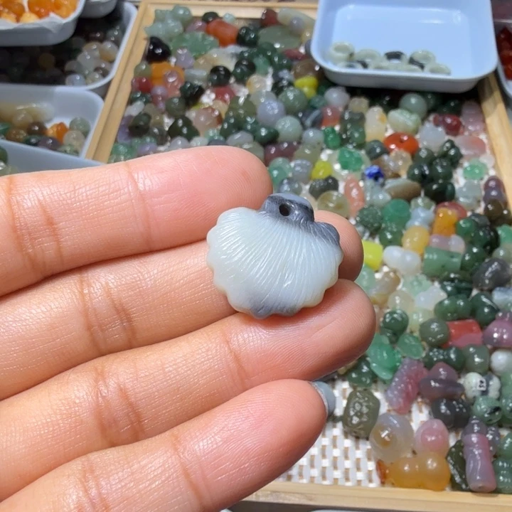 和田玉未镶嵌珠宝半成品小**珑