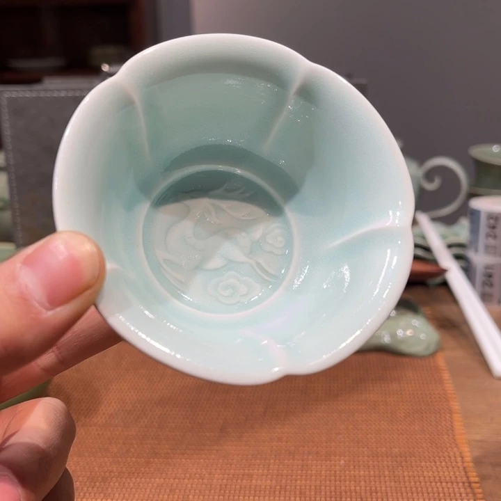 微瑕天青色福禄杯一只