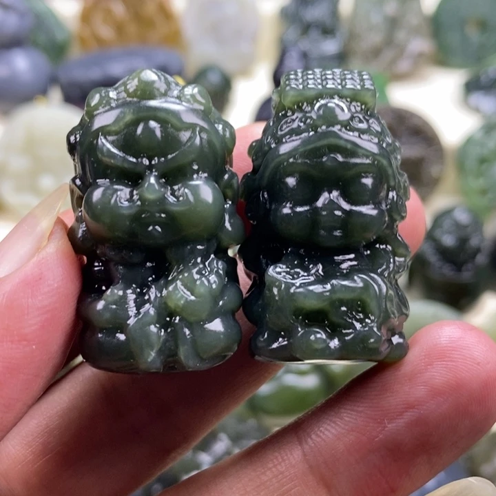 李***，和田玉未镶嵌颈饰