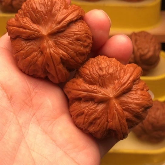 文玩核桃吊坠江****里