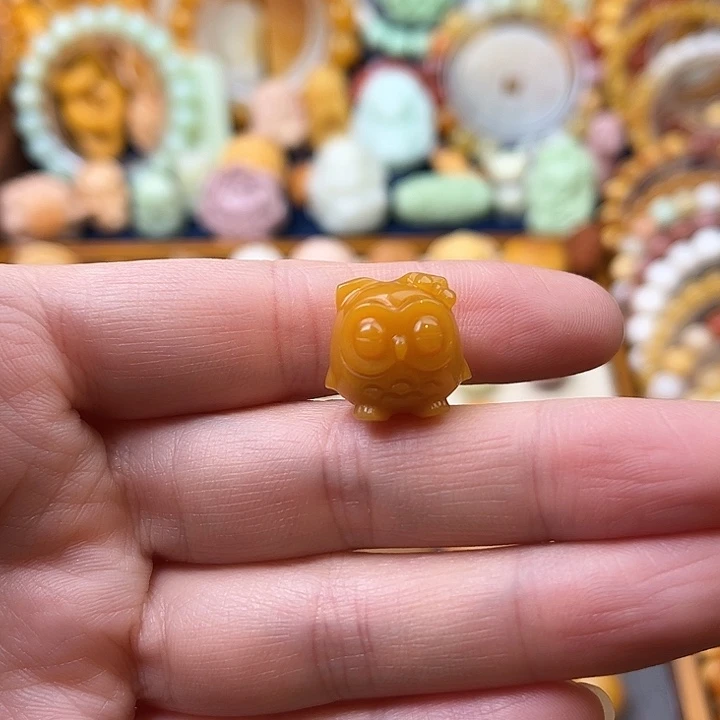 石英质玉（缅黄）未镶嵌珠宝半成品猫头鹰