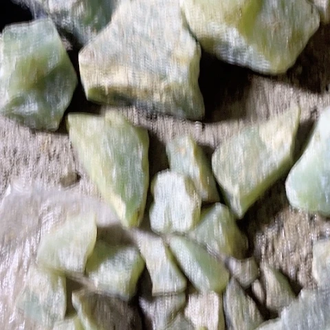 蛇纹石玉未镶嵌珠宝奇石