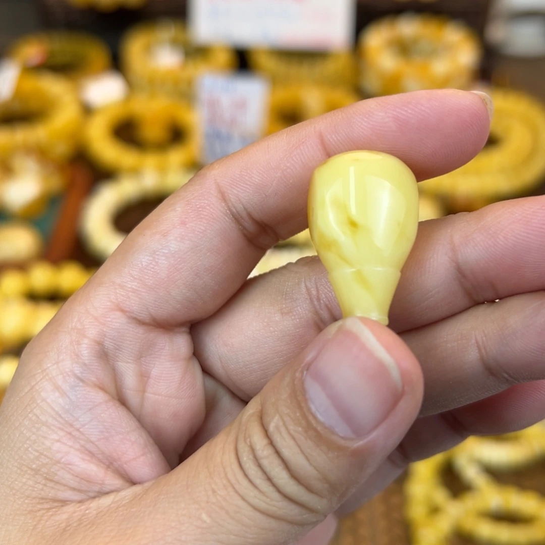 琥珀裸石未镶嵌jjjjjjjkkk