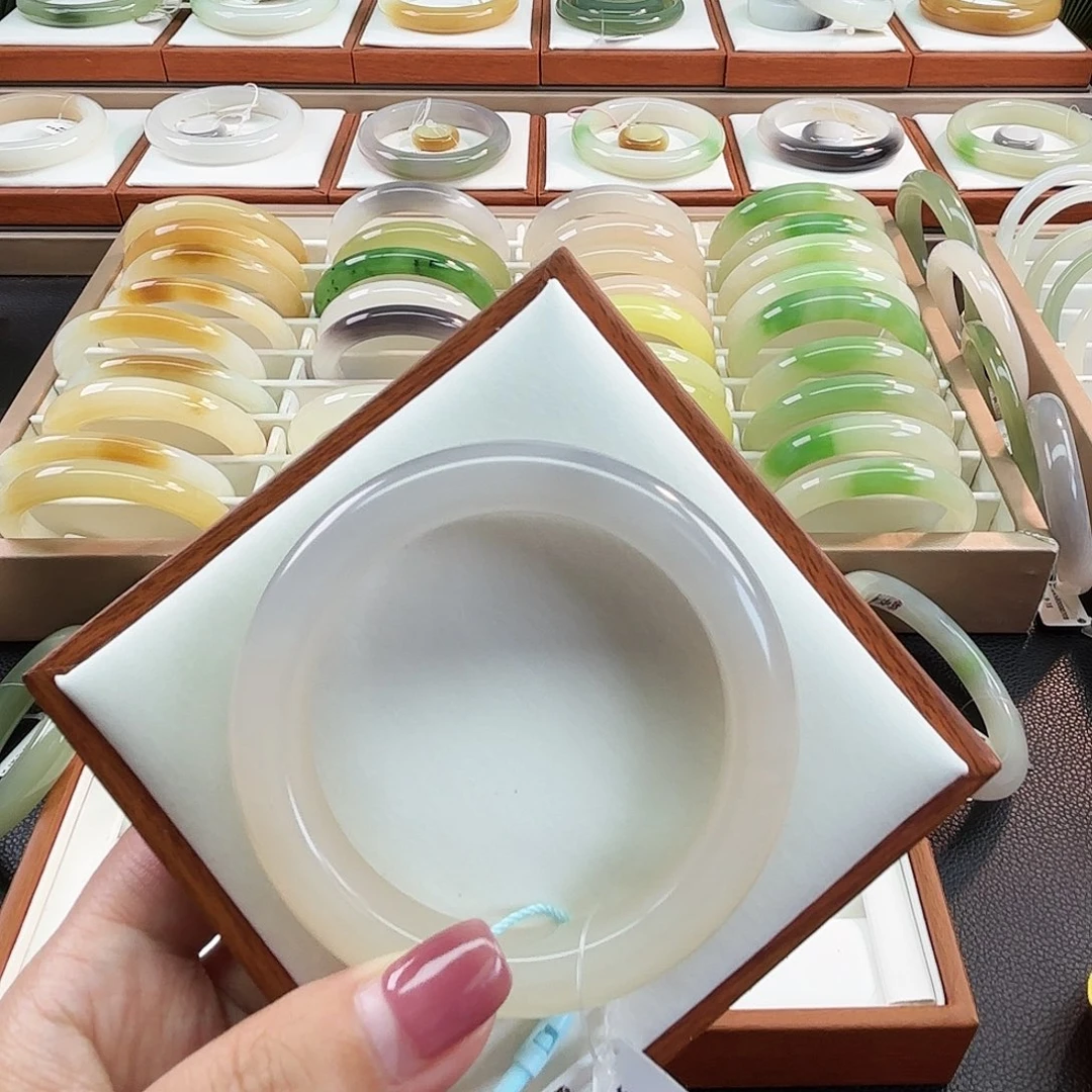 未镶嵌手镯和田玉55
